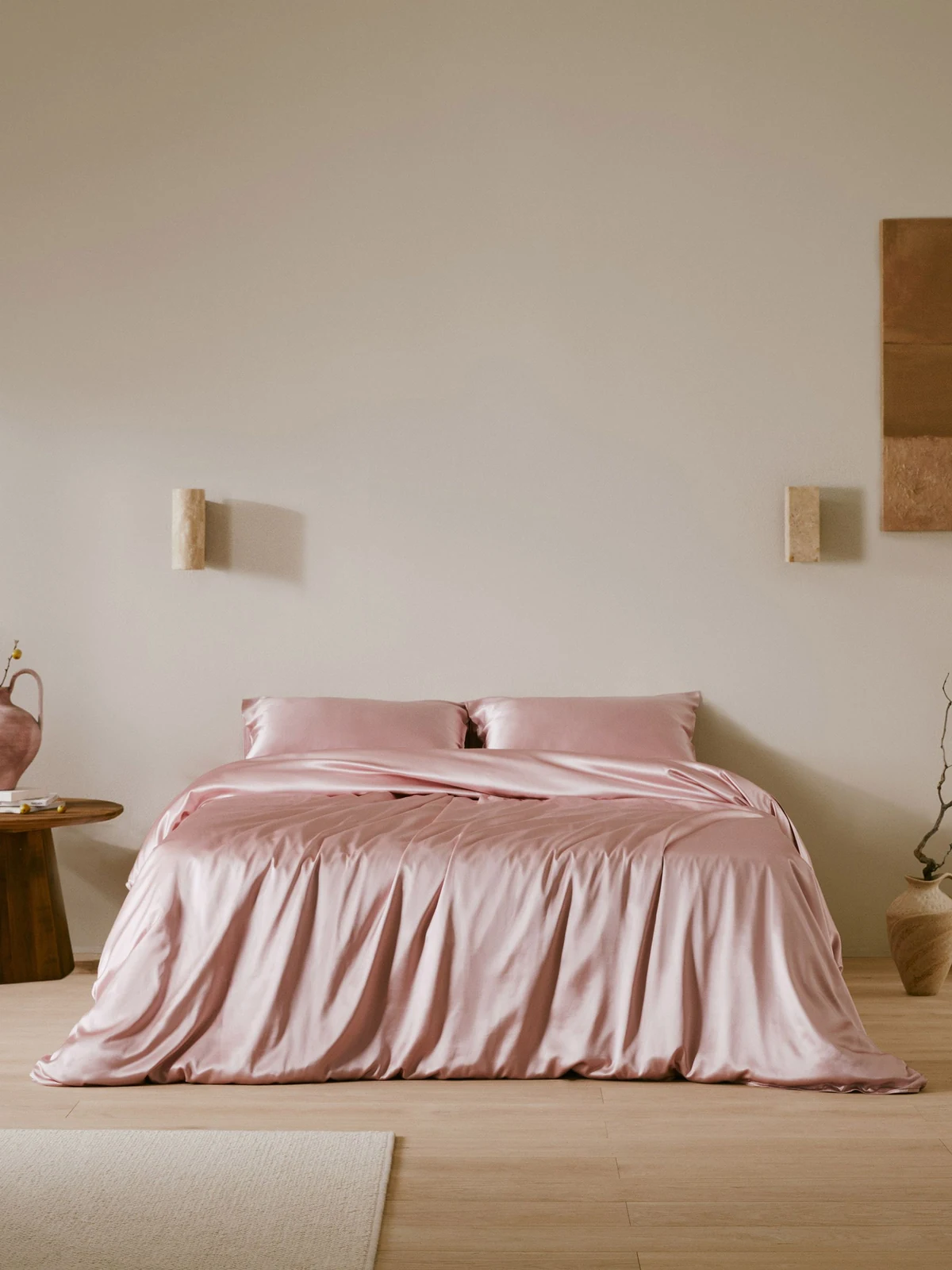Pink LILYSILK silk bedding in a bedroom scene