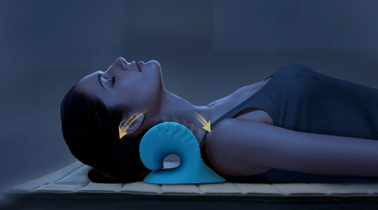 RestCloud neck stretcher in use with traction direction arrows